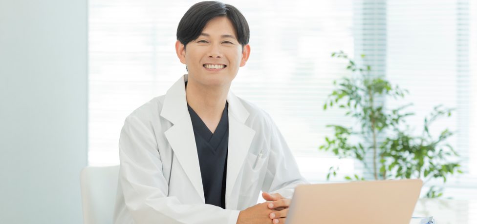 嘱託産業医の給与相場は？