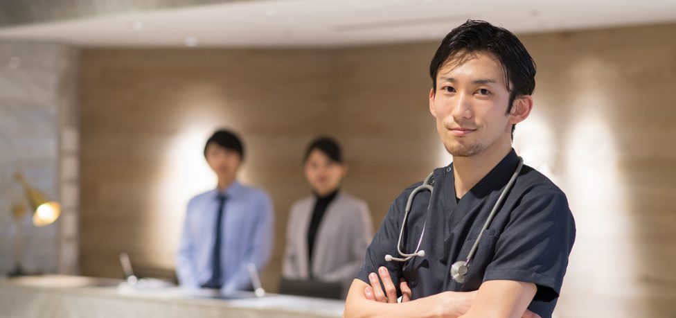 年収平均値（下限）が最も高い診療科は、美容外科
